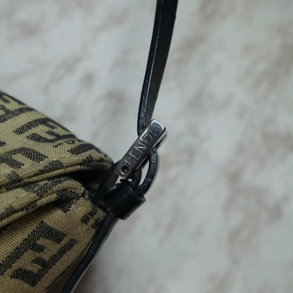 Authentic Fendi Zucca monogram baguette - Picture 4 of 13